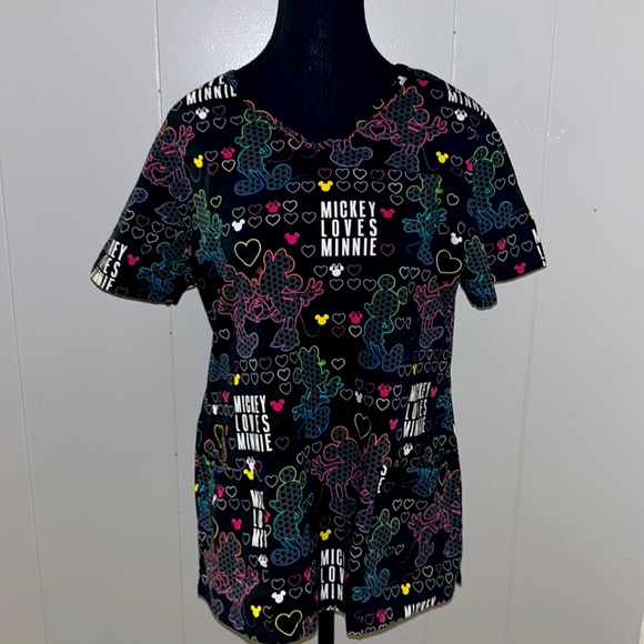 DISNEY Mickey Loves Minnie Size Med W/Front Pockets Scrub Top (T-Shirt) NWOT $55 - Picture 3 of 11